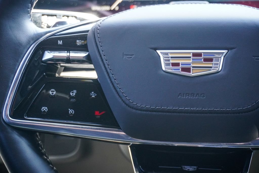 Used 2025 White Cadillac V-Series image 21
