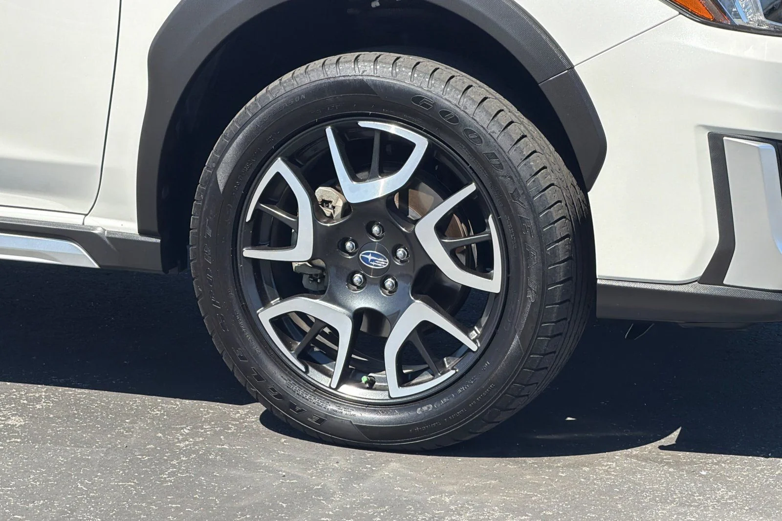 Used 2019 White Subaru Hybrid image 38