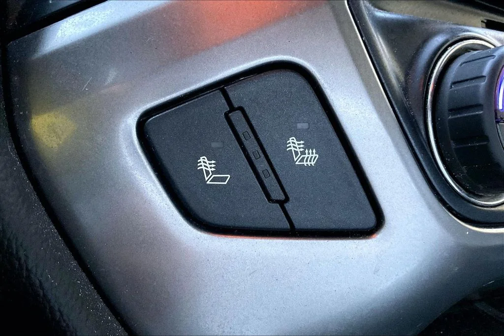 Used 2016 Red Chevrolet LT image 24