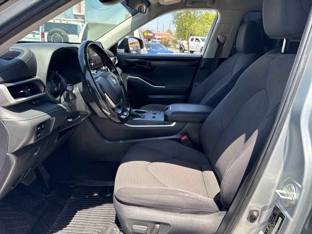 Used 2023 Silver Toyota LE image 8