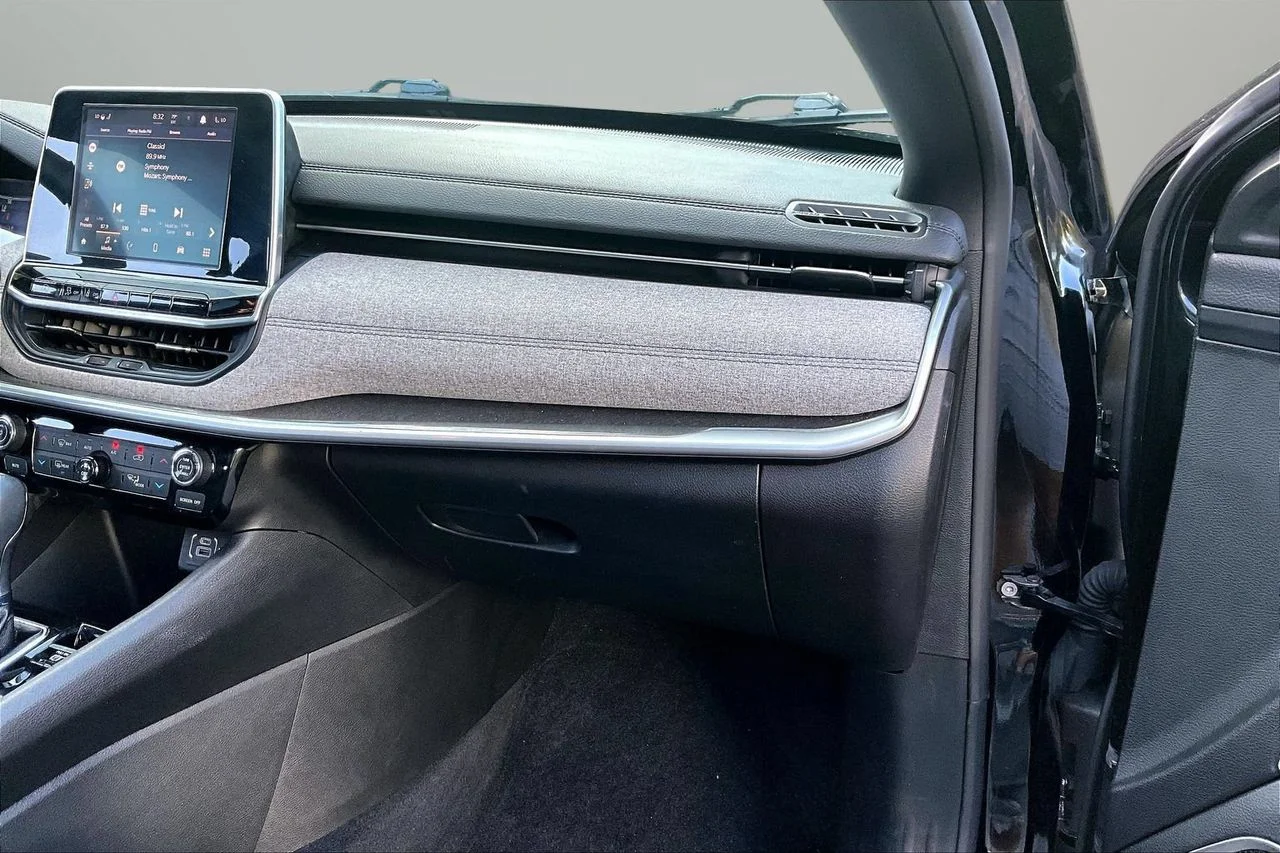 Certified Used 2025 Black Jeep Latitude image 19