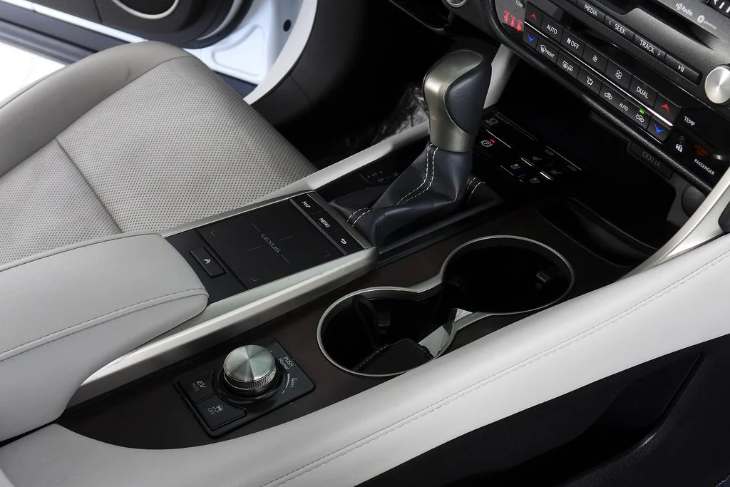 Used 2020 White Lexus 450h image 15