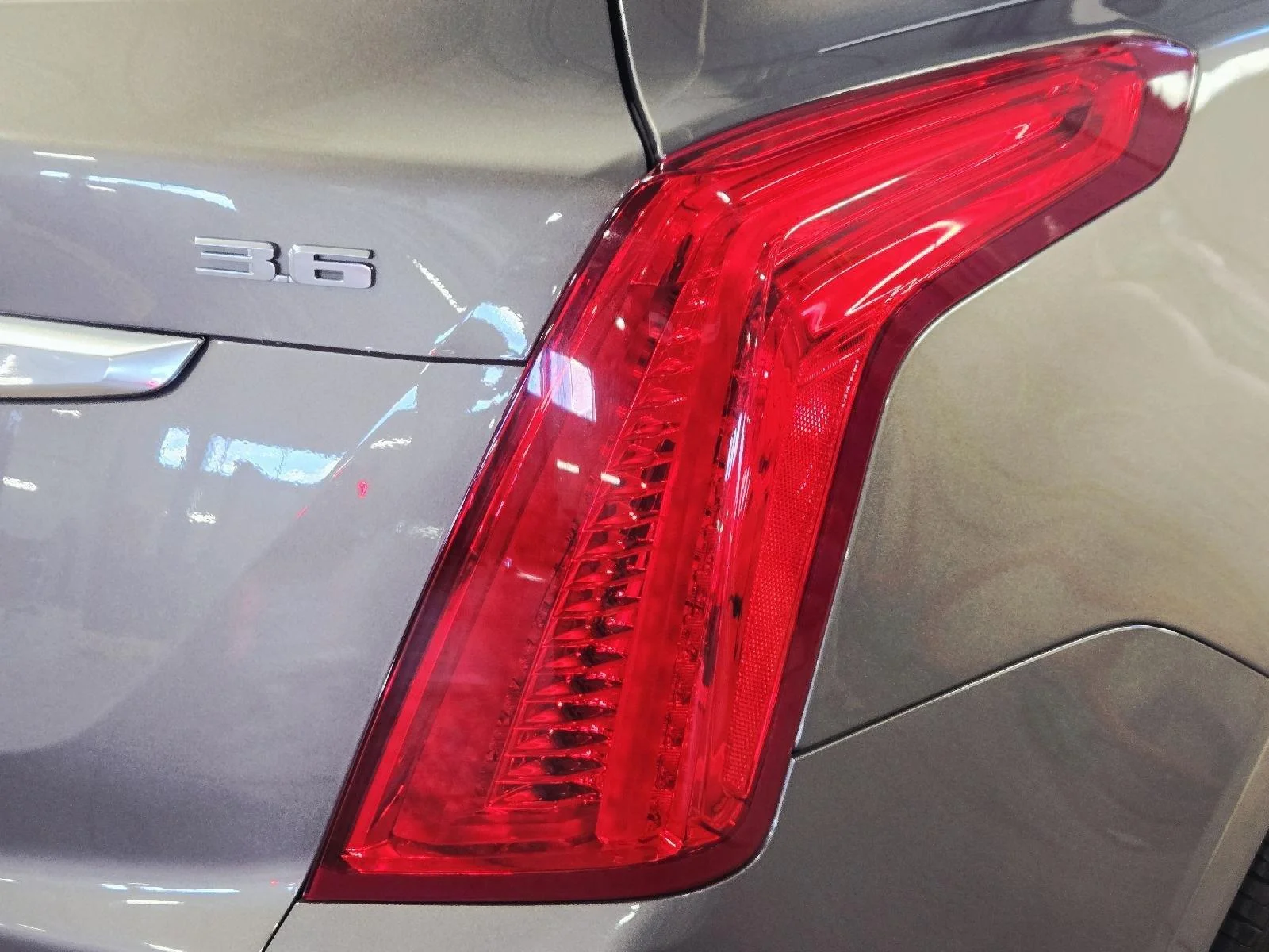 Used 2019 Bronze Dune Metallic Cadillac Platinum AWD image 16