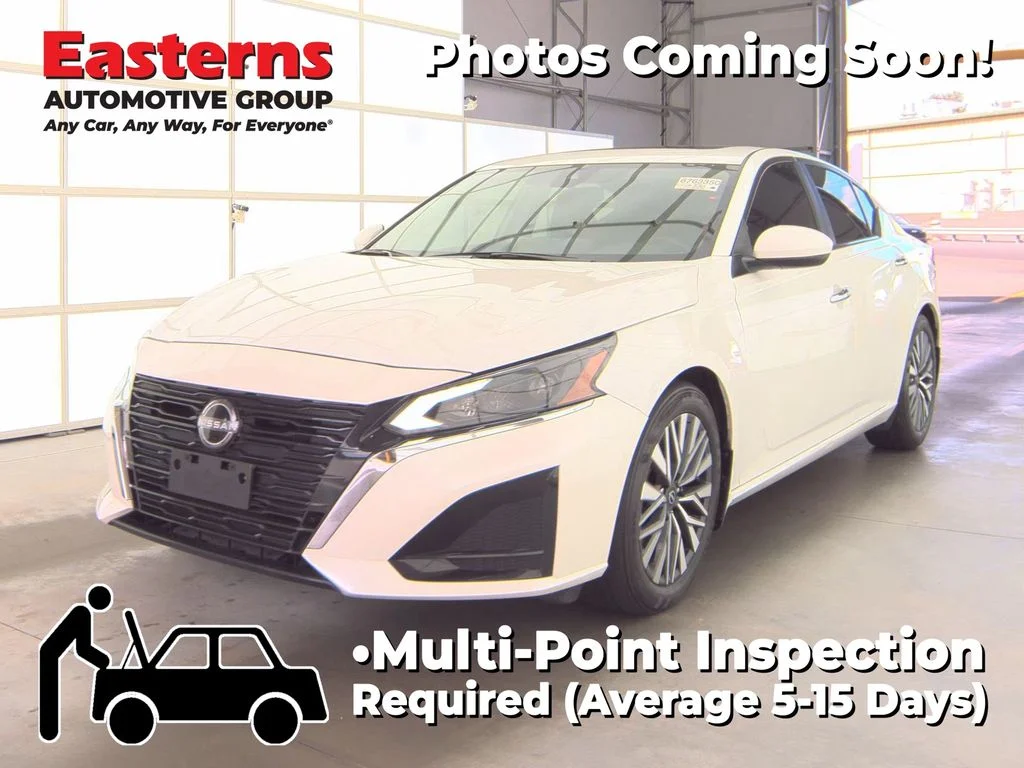 Used 2024 White Nissan 2.5 SV image 1