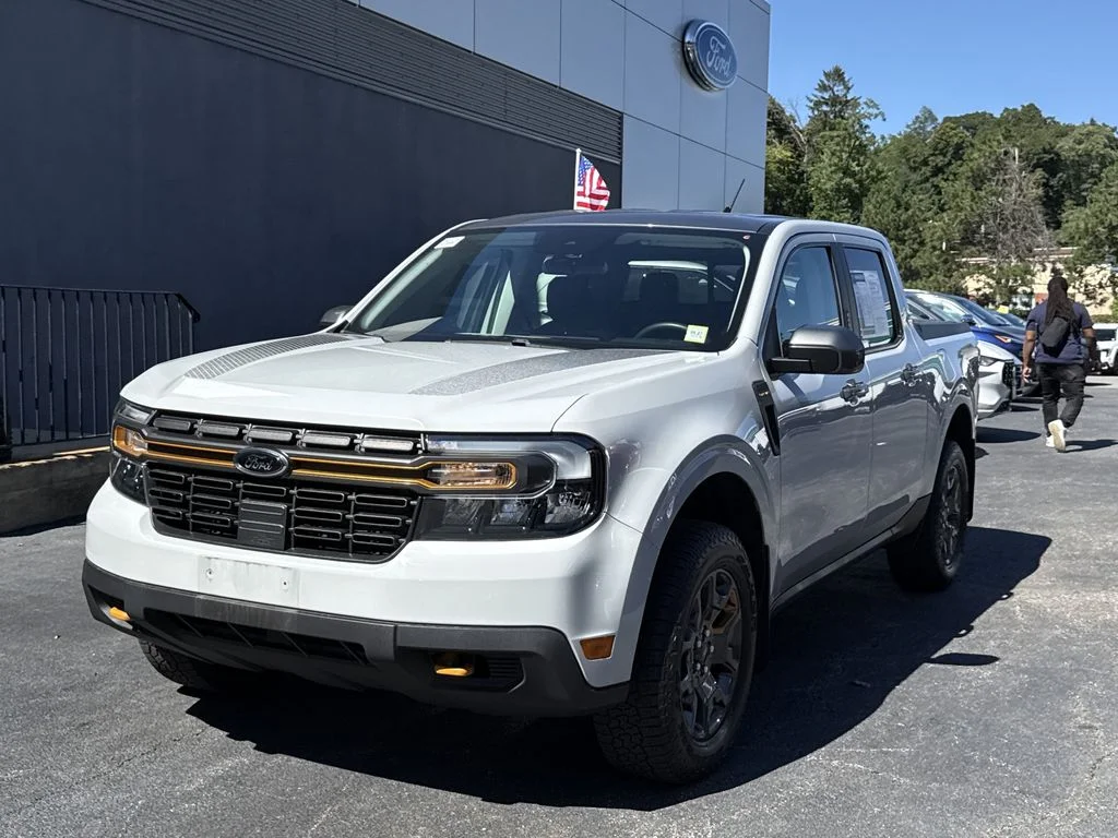 Used 2023 White Ford Lariat image 6