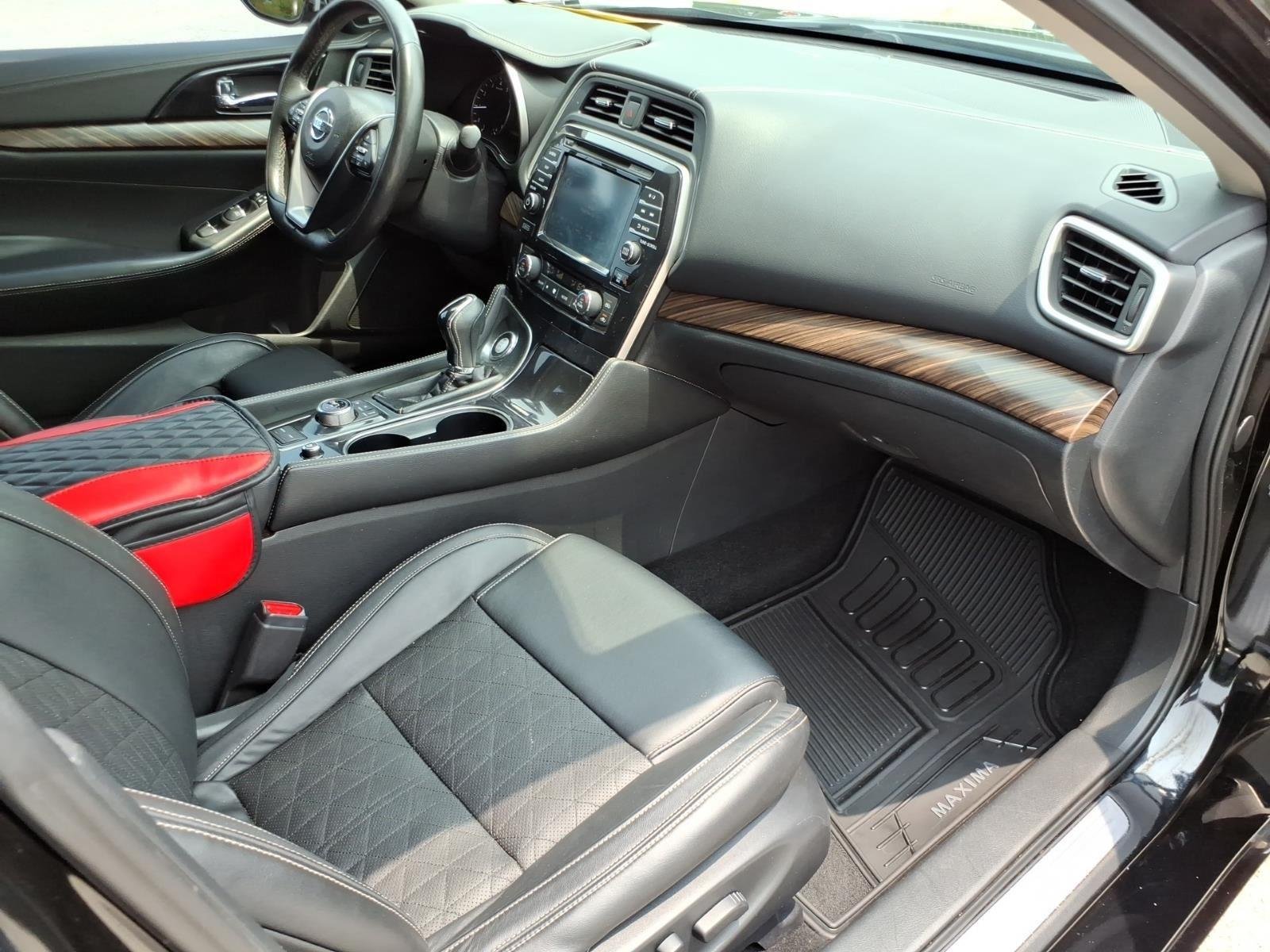 Used 2018 Super Black Nissan Platinum image 25