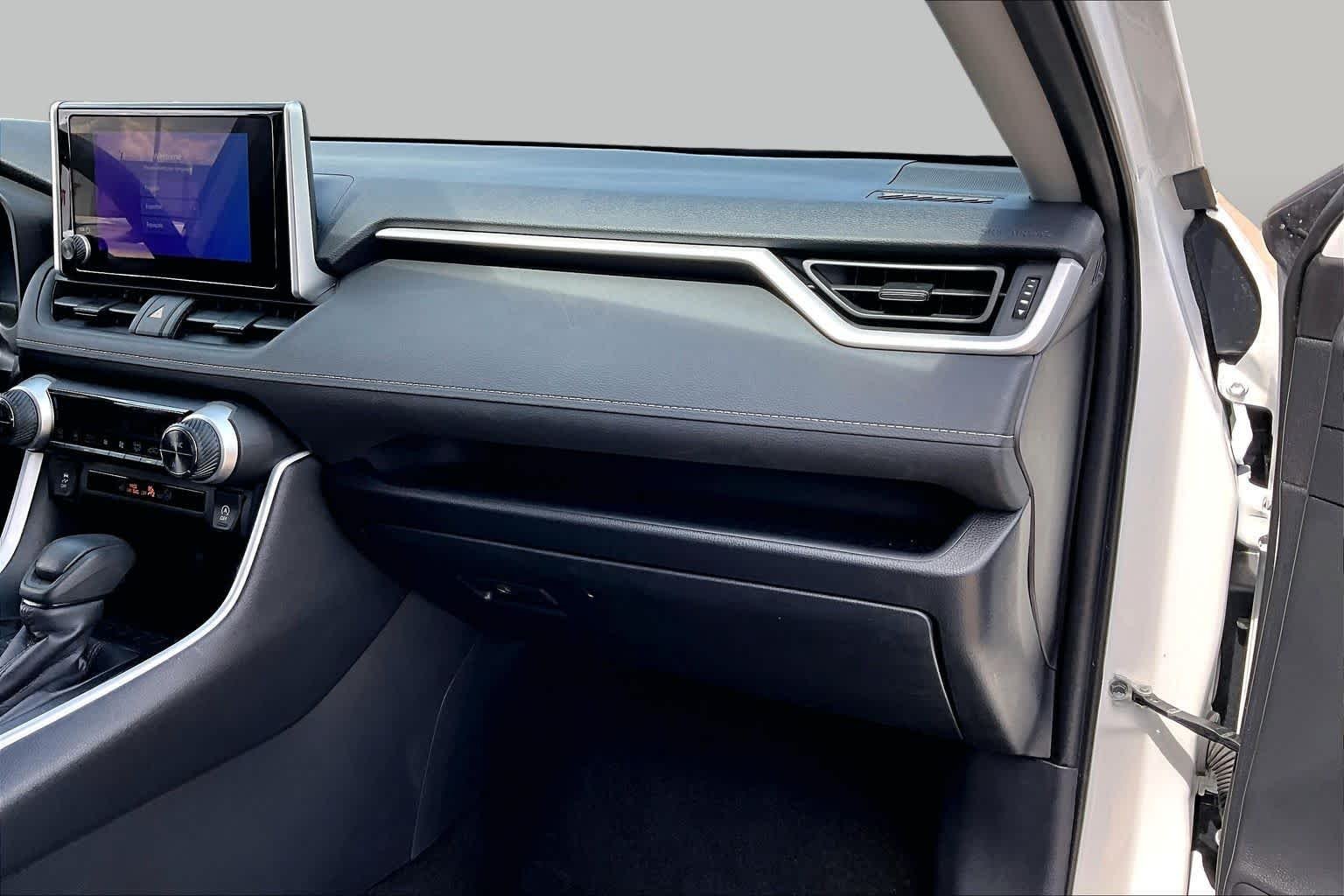 Used 2025 Ice Cap Toyota XLE image 19