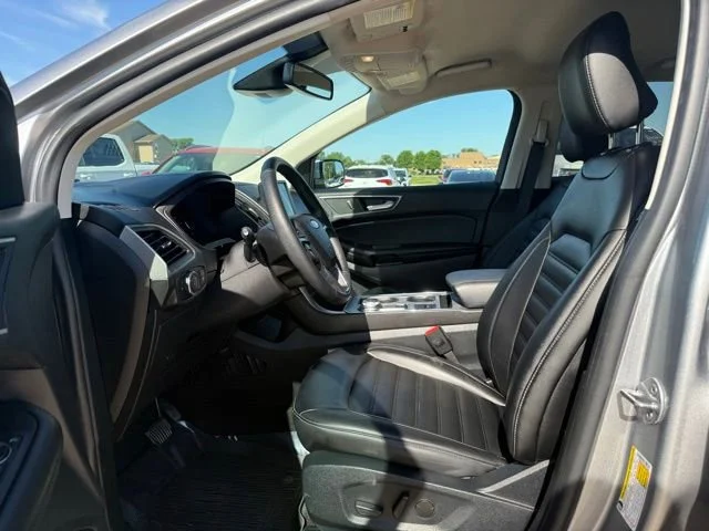 Used 2022 Black Ford SEL image 12