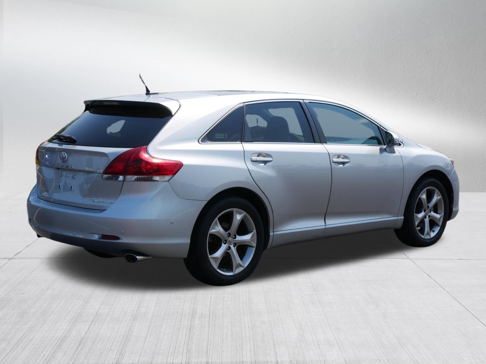 Used 2015 Celestial Silver Metallic Toyota Limited image 7