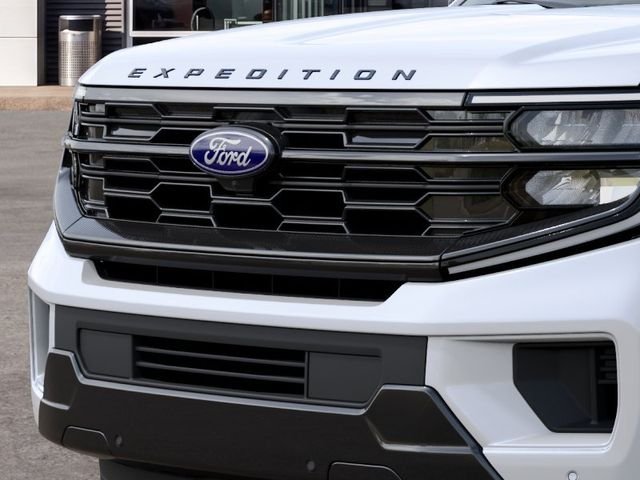 New 2027 Star White Metallic Tri-Coat Ford Platinum image 17