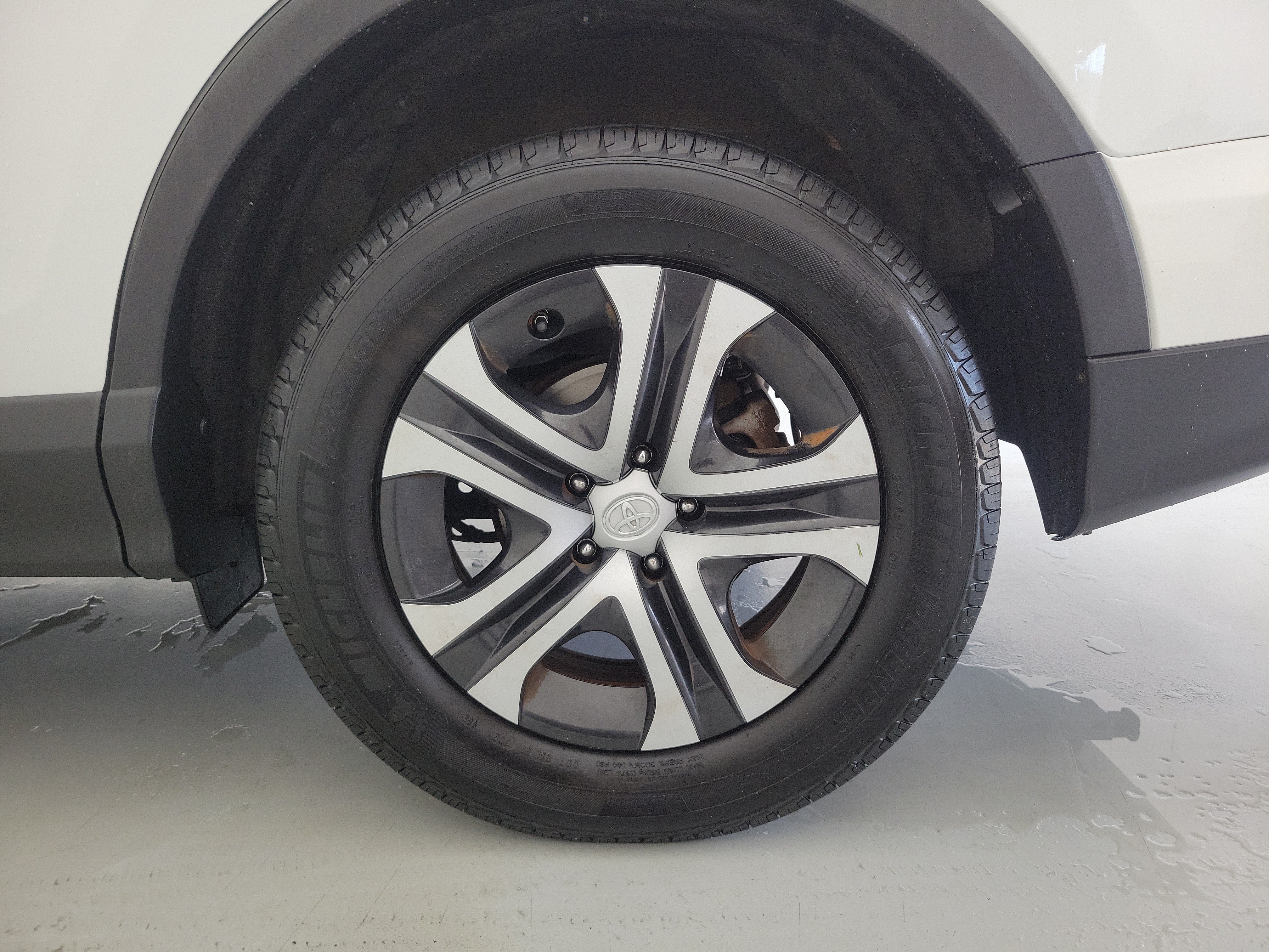 Used 2018 Super White Toyota LE image 12