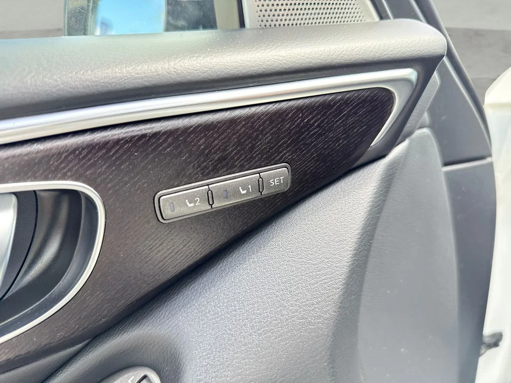 Used 2022 White INFINITI SENSORY image 14