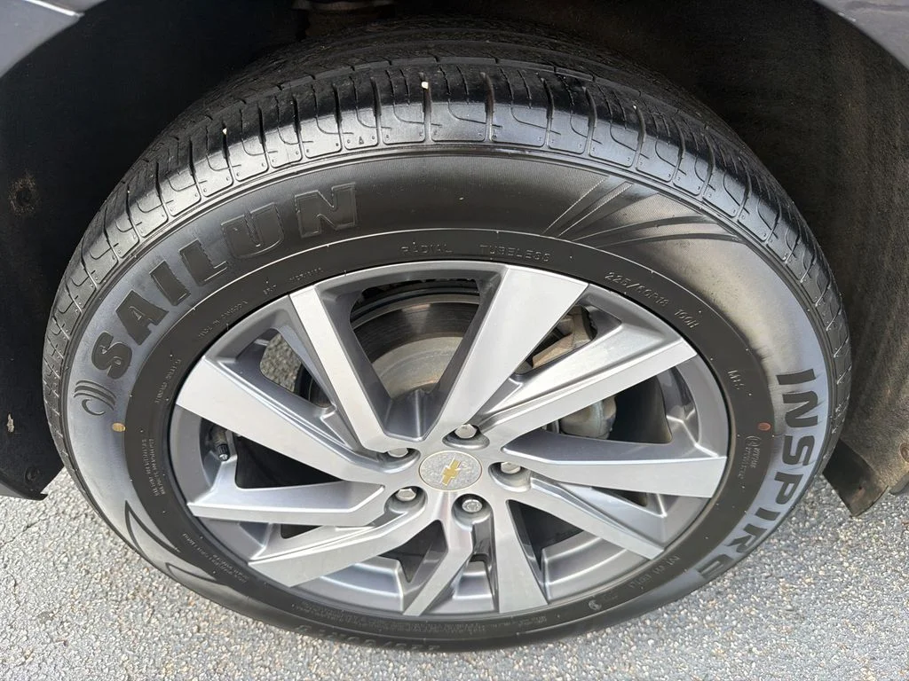 Used 2022 Gray Chevrolet LT image 17