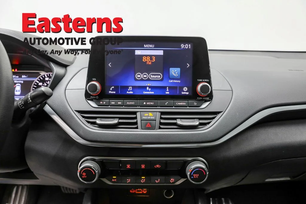 Used 2022 Silver Nissan 2.5 SV image 12