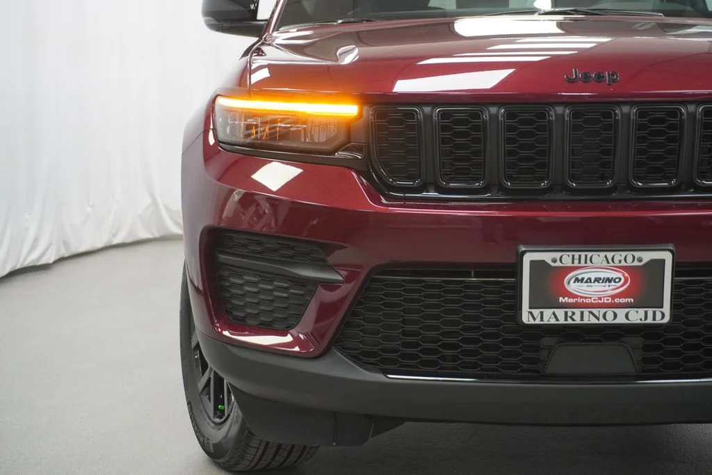 Used 2025 Red Jeep Altitude X image 6