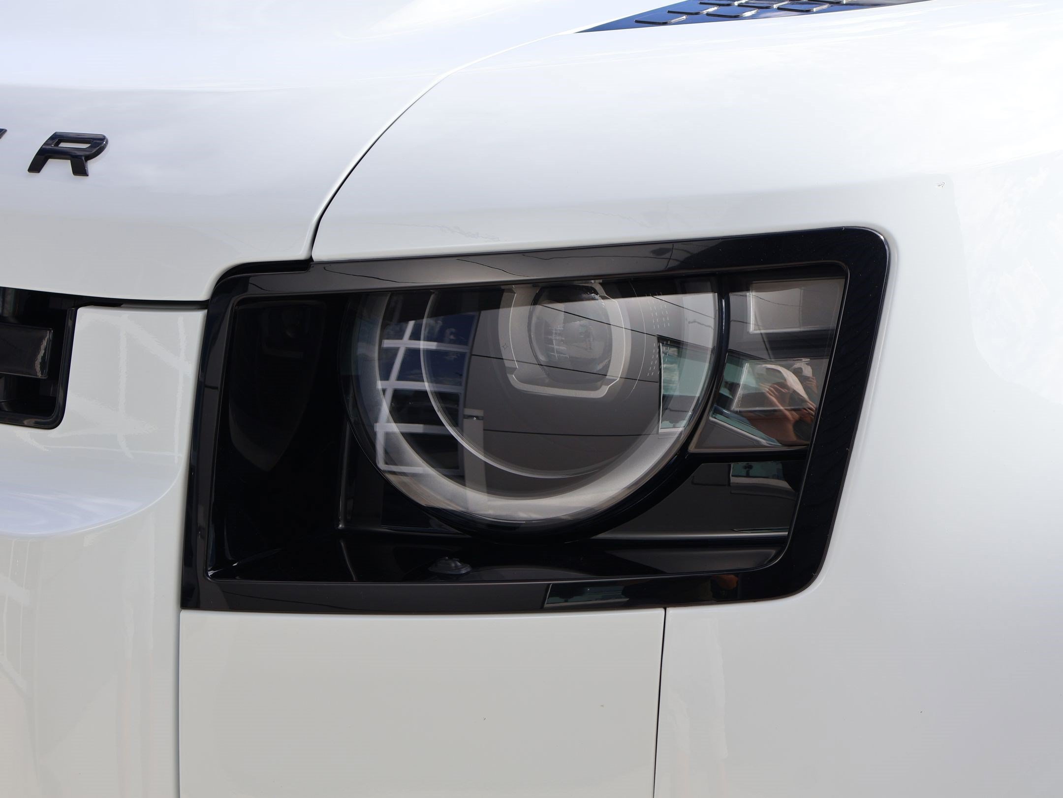 Used 2026 Fuji White Land Rover 110 P400 X-Dynamic SE image 10
