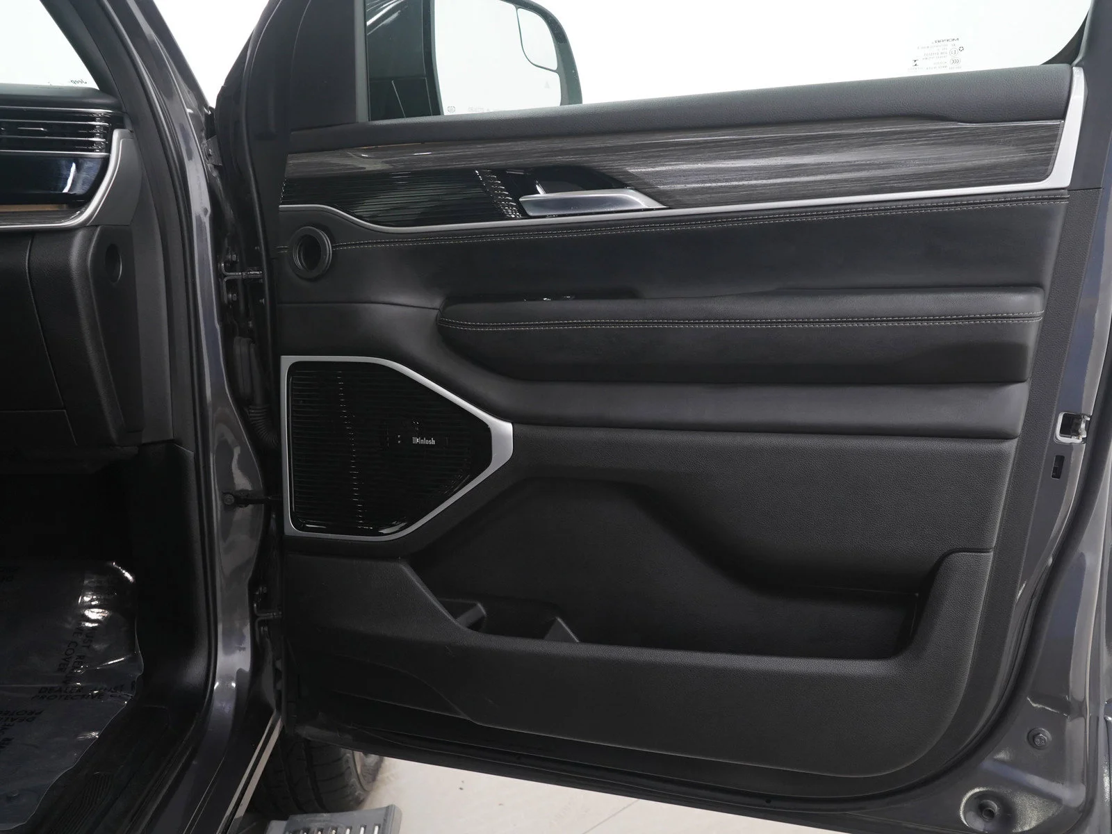 Used 2022 Baltic Gray Metallic Clearcoat Jeep Series III image 9
