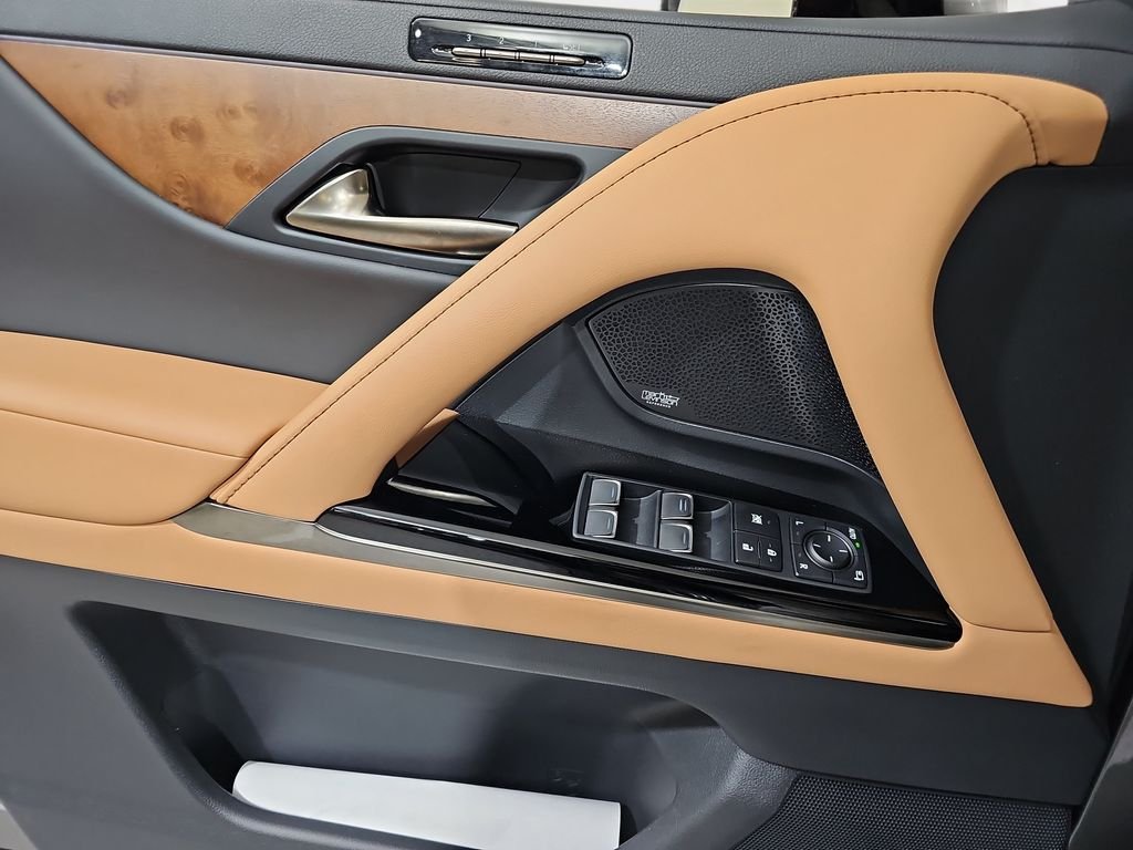 Certified Used 2024 MANGANESE LUSTER Lexus 600 Luxury image 27