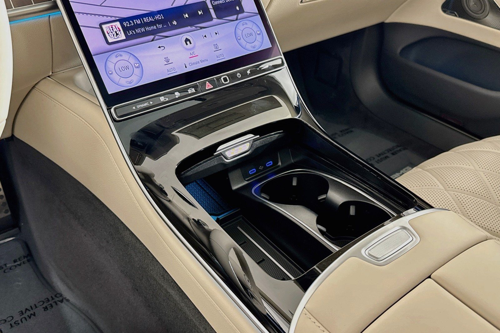 New 2026 MANUFAKTUR Moonlight White Metal Mercedes-Benz S 580e 4MATIC® Sedan image 5