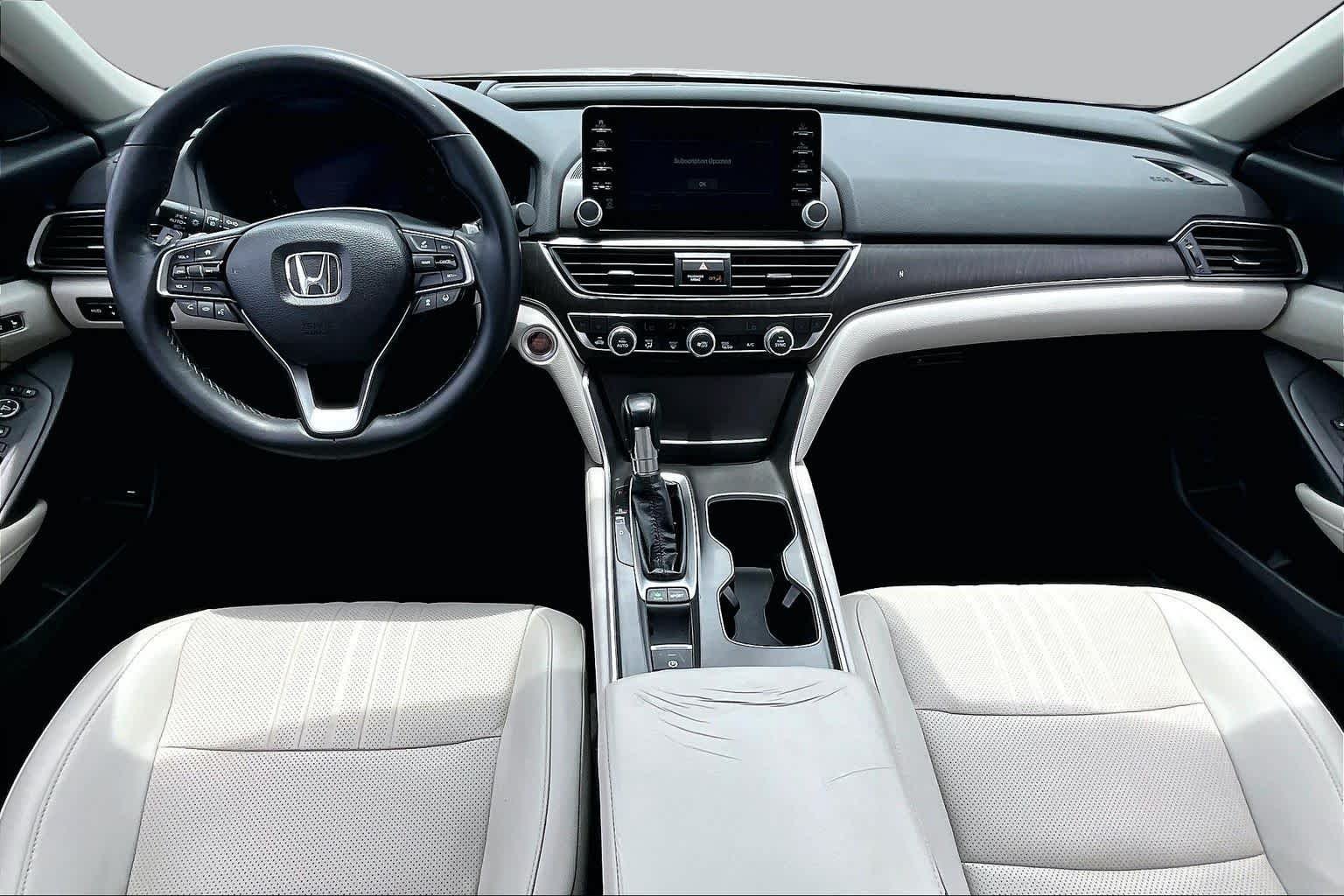 Used 2018 Platinum White Pearl Honda Touring 1.5T image 14