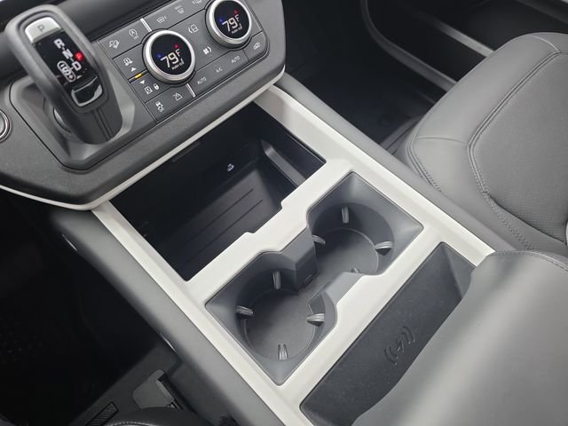 Certified Used 2025 White Land Rover X-Dynamic SE image 28