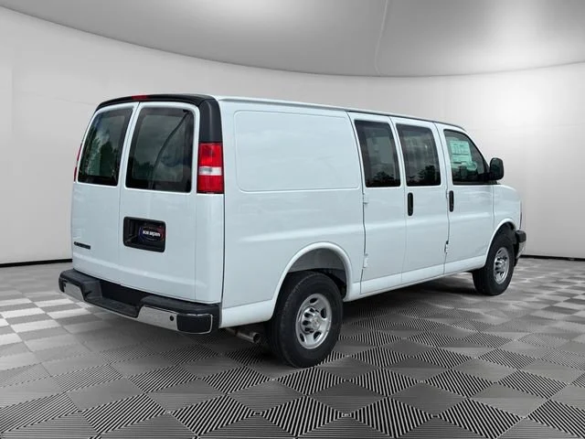 New 2026 Summit White Chevrolet WT image 5