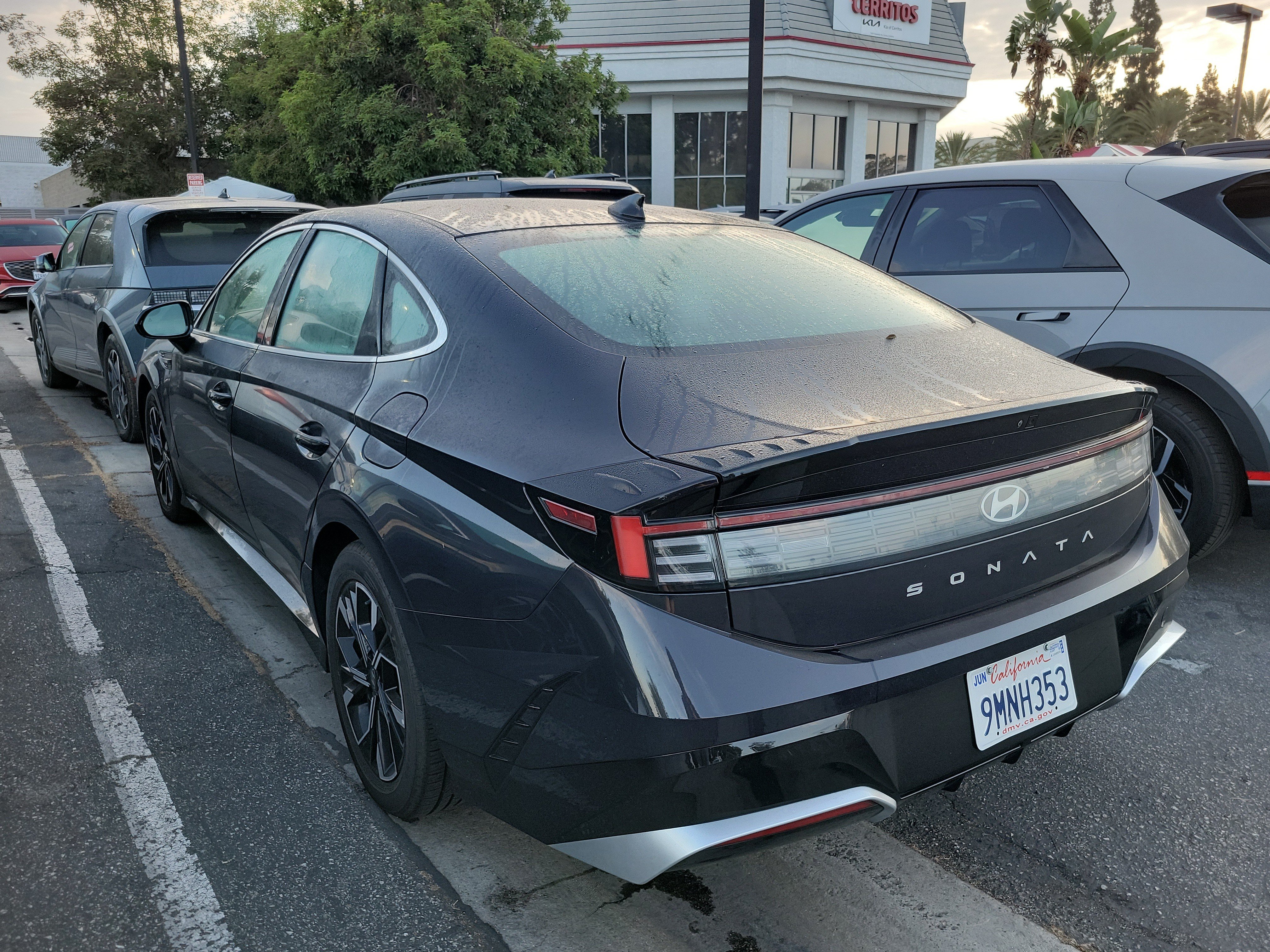 Certified Used 2024 Carbon Blue Hyundai SEL image 5