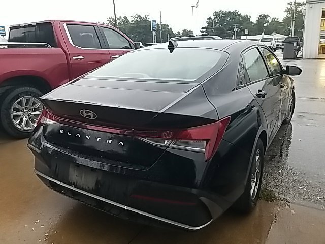 Used 2025 Black Hyundai SE image 22