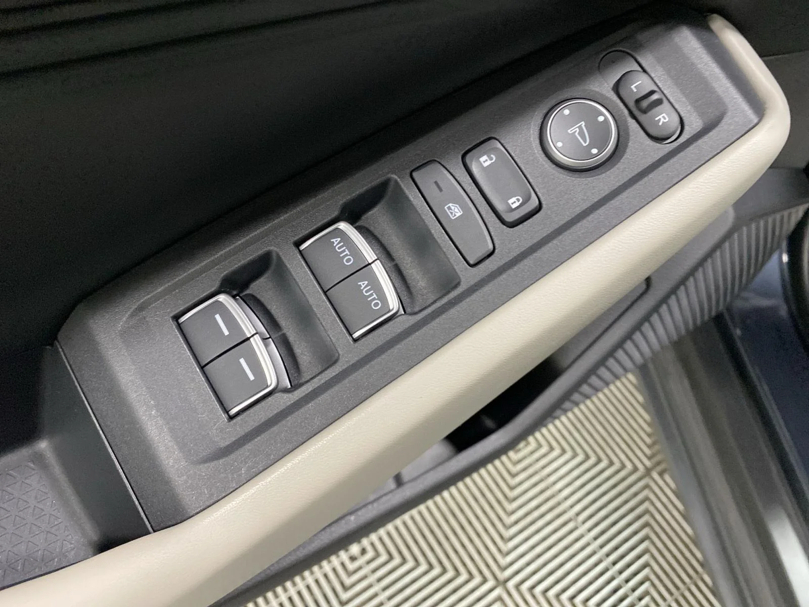 Used 2024 Meteorite Gray Metallic Honda  image 18
