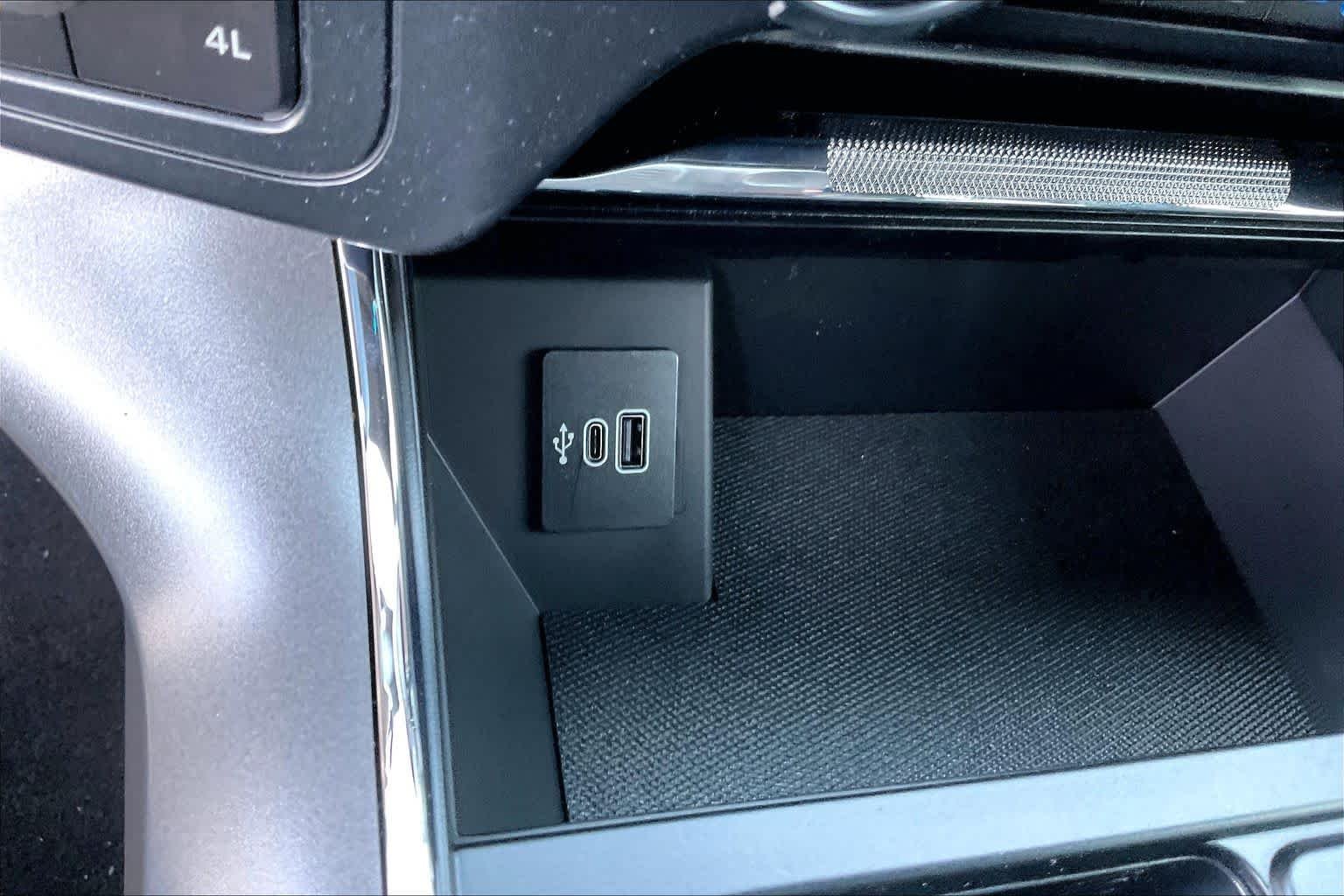 New 2026 Carbonized Gray Metallic Ford Lariat® image 15