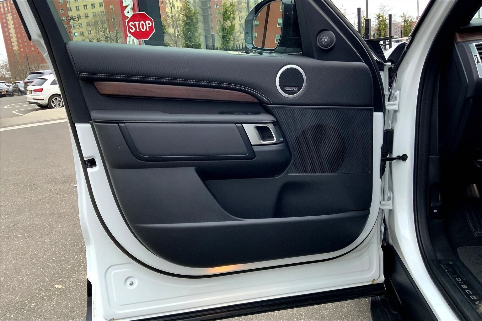 Certified Used 2025 Fuji White Land Rover Dynamic SE image 21