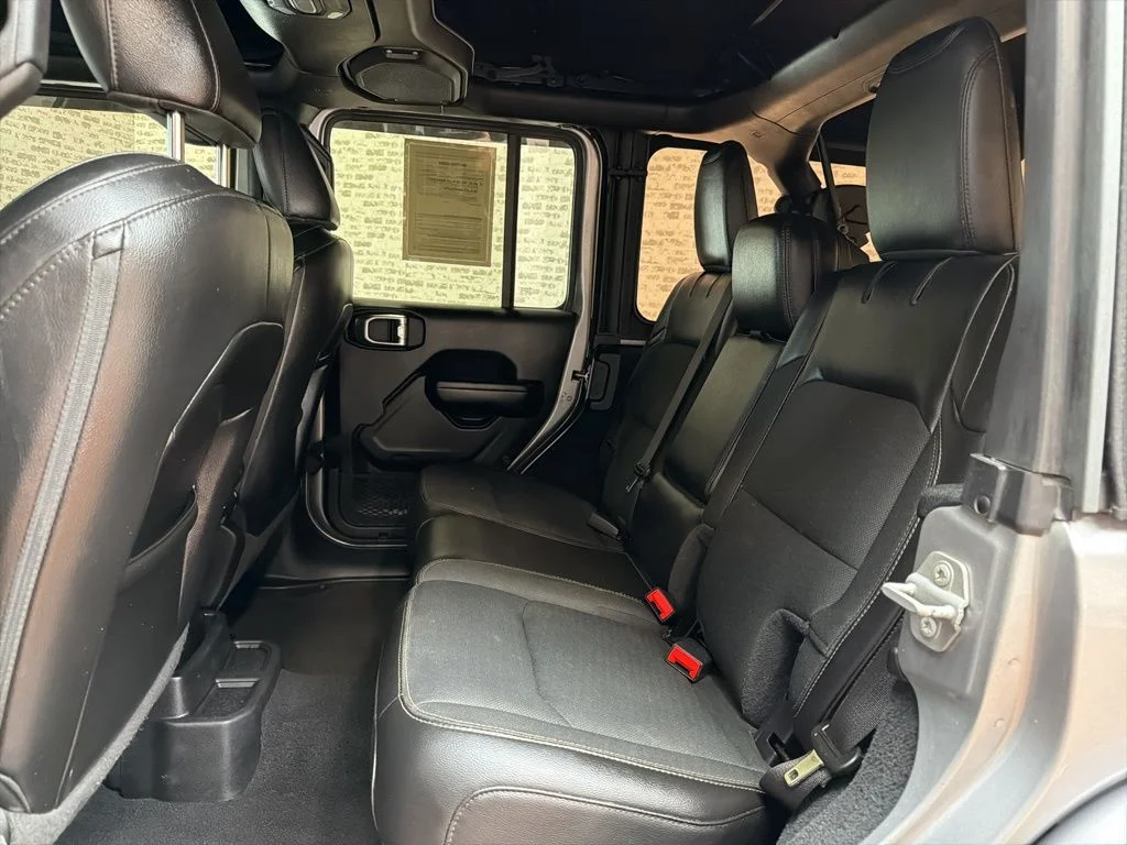 Used 2021 Silver Jeep Unlimited Sport image 14