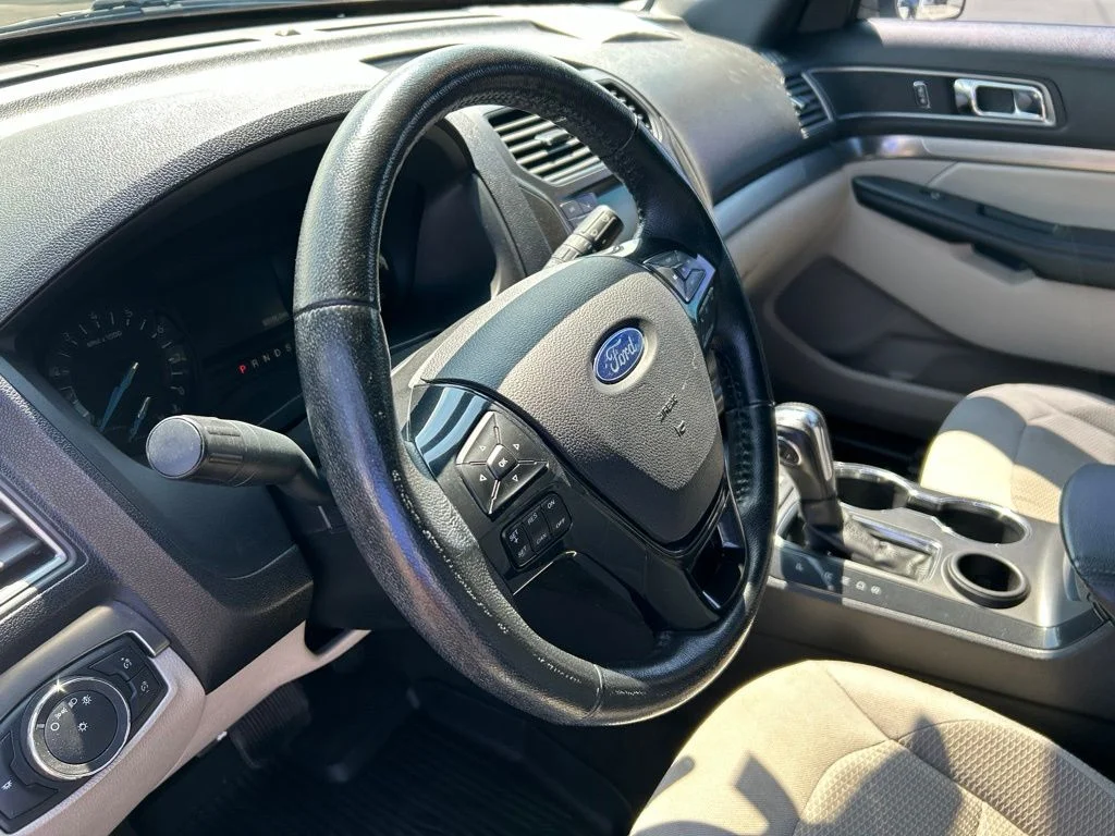 Used 2018 Oxford White Ford XLT image 17