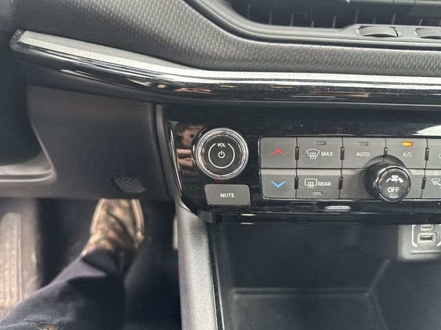 Used 2025 White Jeep Trailhawk image 14