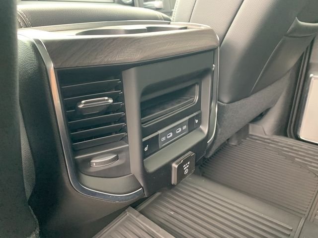 New 2026 Granite Crystal Metallic Clear-Coat Exterior Paint RAM Laramie image 15