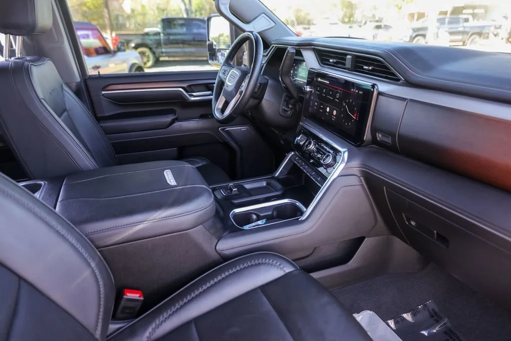 Used 2025 Onyx Black GMC Denali image 31