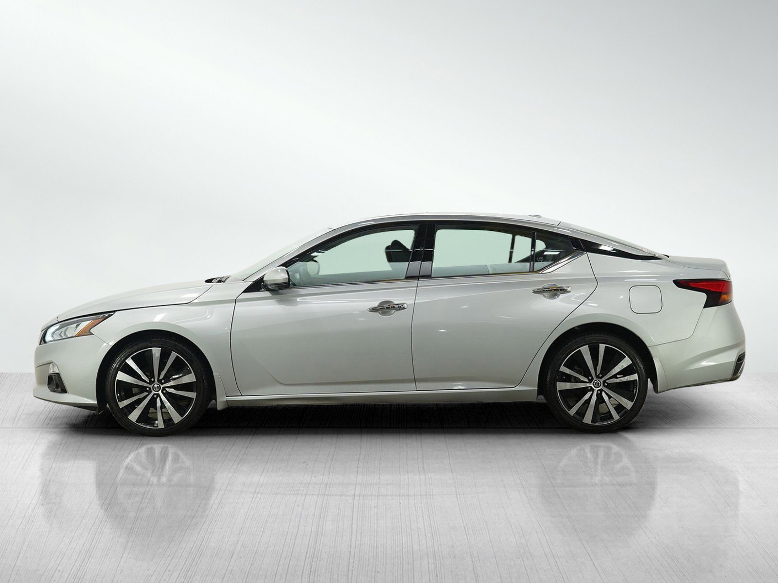 Used 2019 Nissan Altima Platinum with VIN 1N4BL4FW9KN309190 for sale in Wayzata, Minnesota