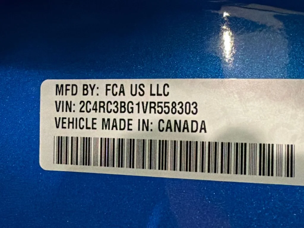 New 2027 Hydro Blue Pearl-Coat Exterior Paint Chrysler Select image 39