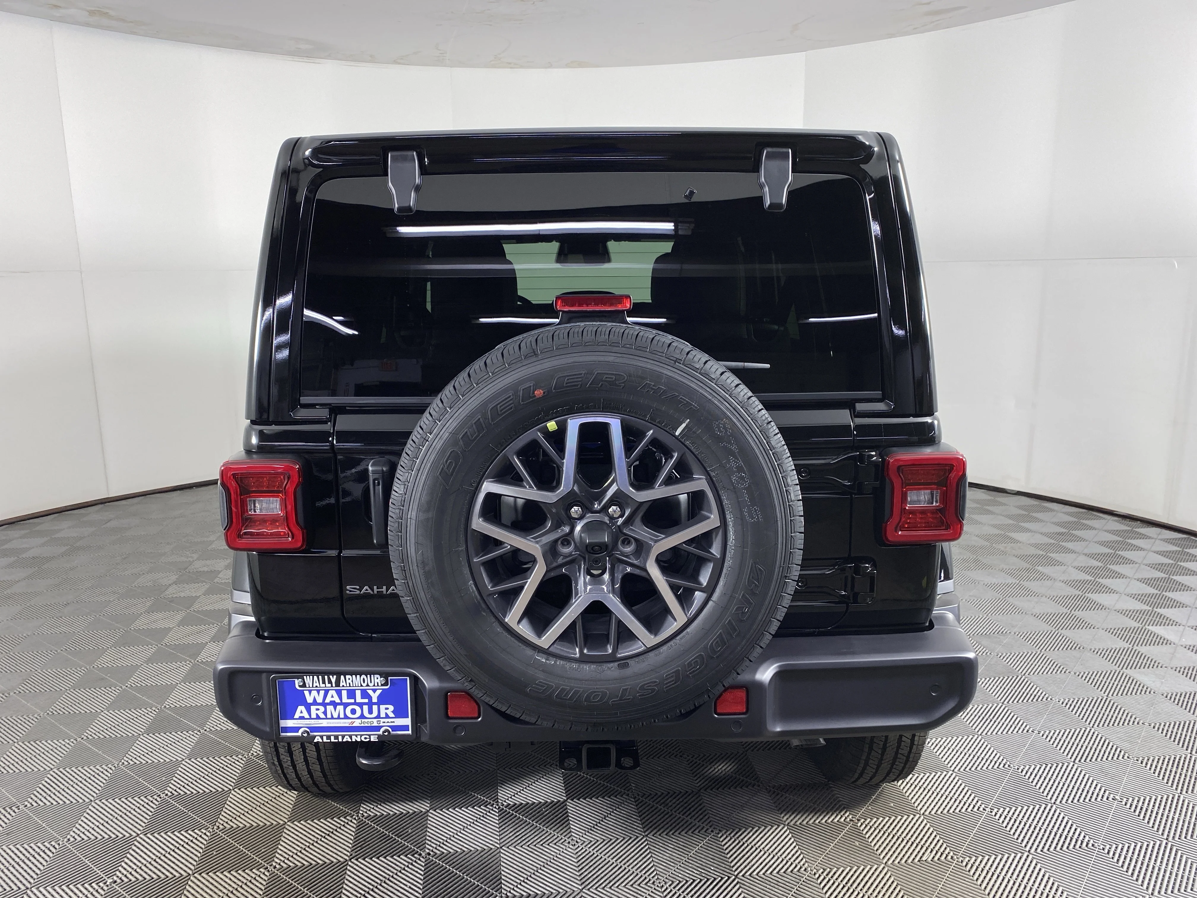 New 2026 Black Clear-Coat Exterior Paint Jeep Sahara image 8