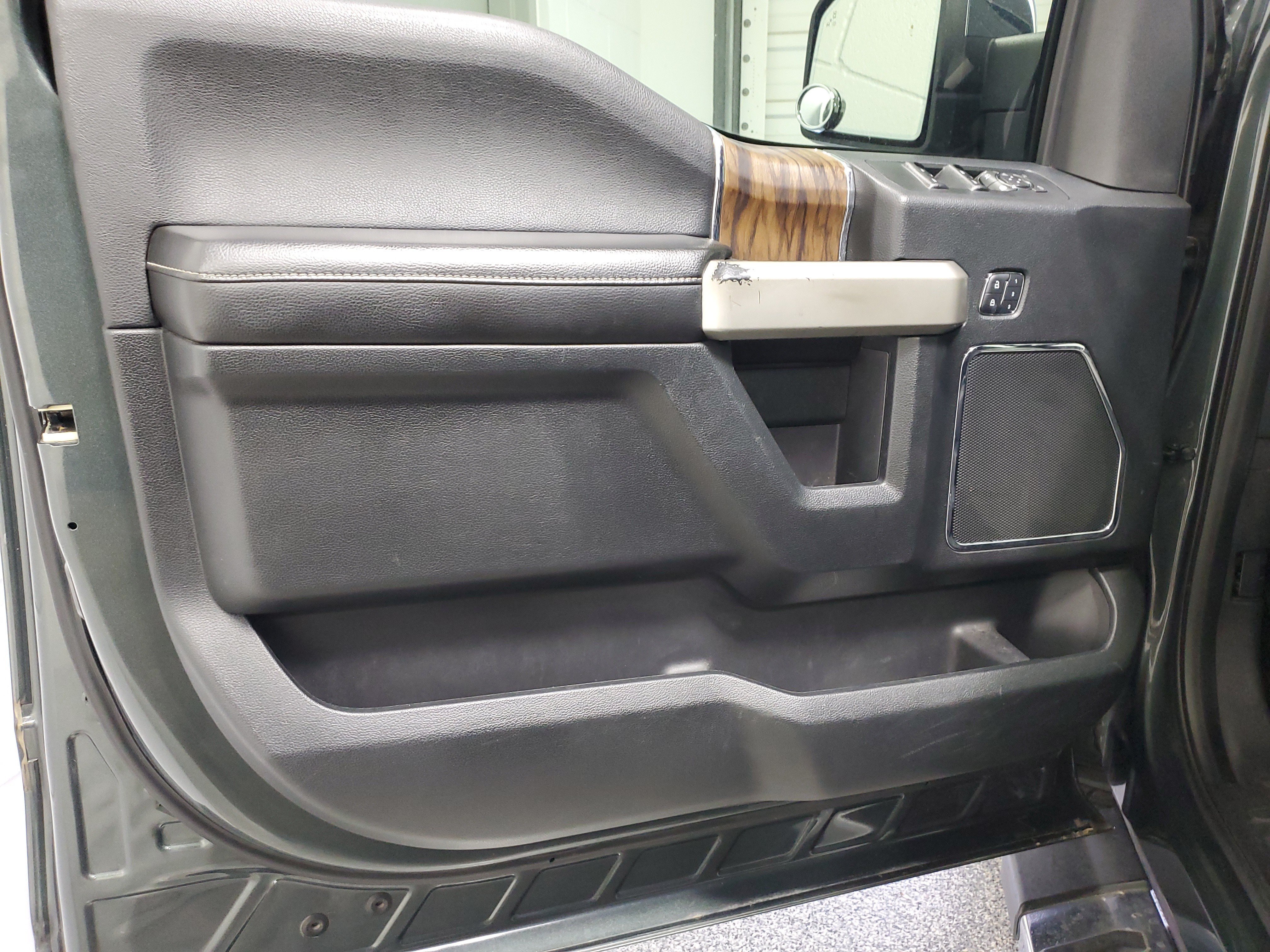 Used 2018 Gray Ford LARIAT image 19
