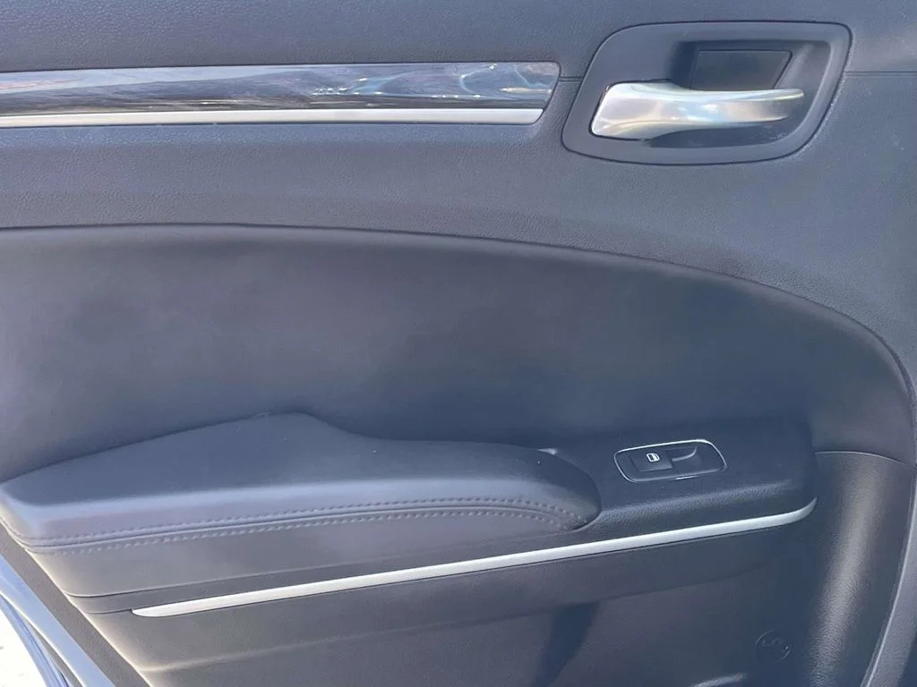 Certified Used 2022  Chrysler Touring image 20