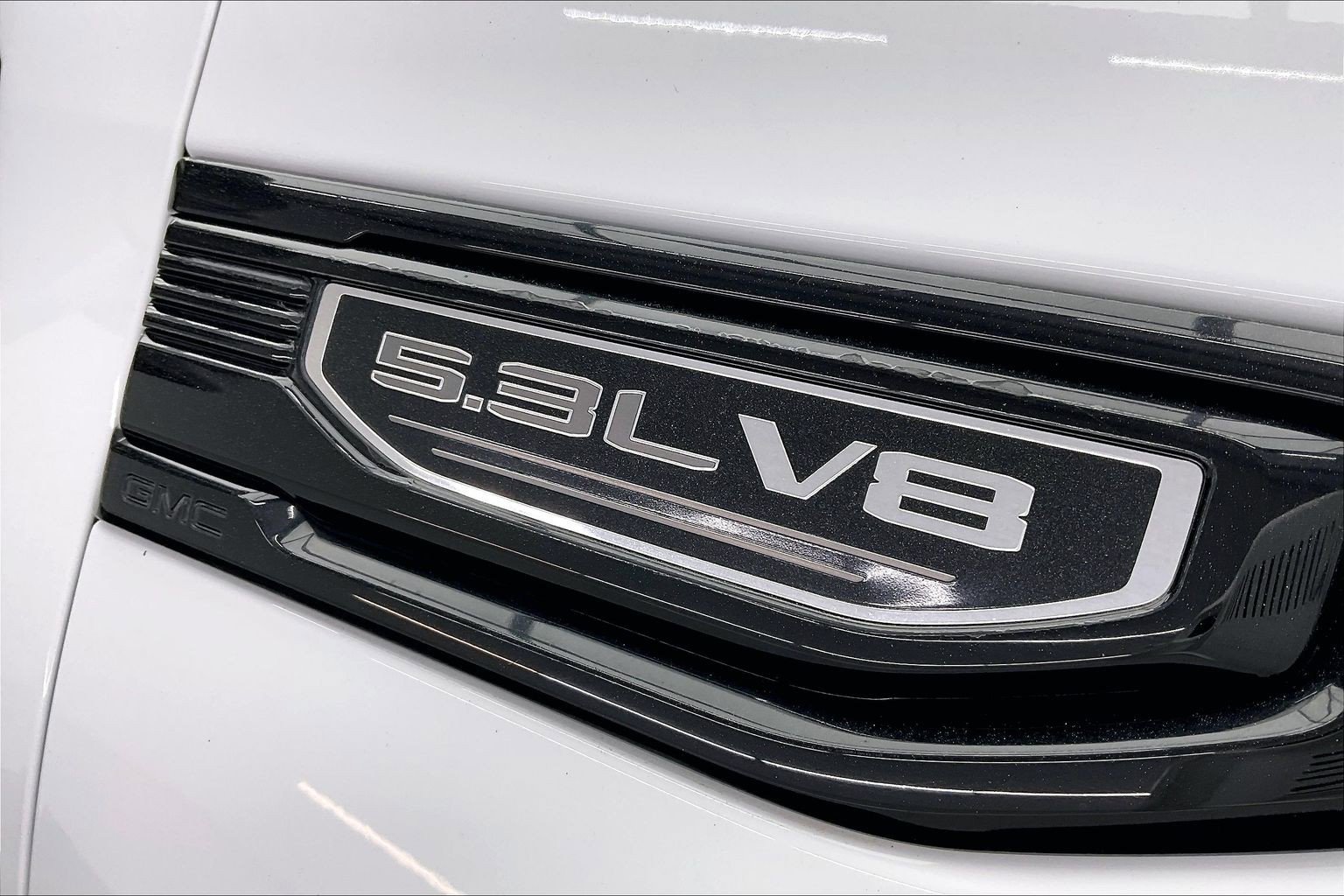 Used 2021 Summit White GMC Elevation image 32