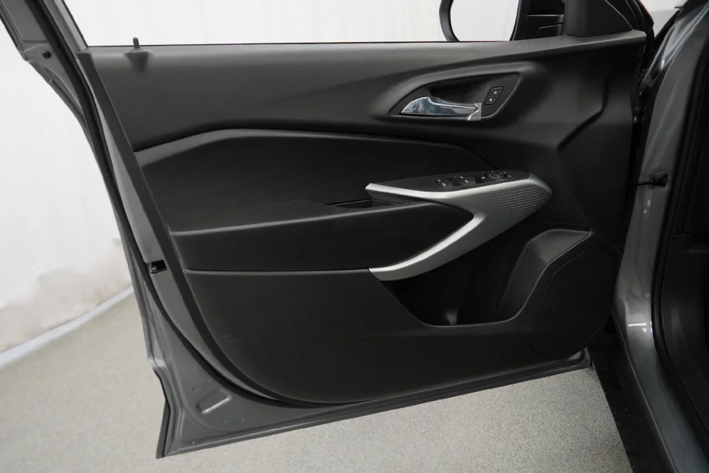 New 2026 Sterling Gray Metallic Chevrolet 1RS image 30