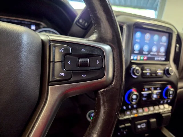 Used 2022 IRIDESCENT PEARL TRICOAT Chevrolet LTZ image 29