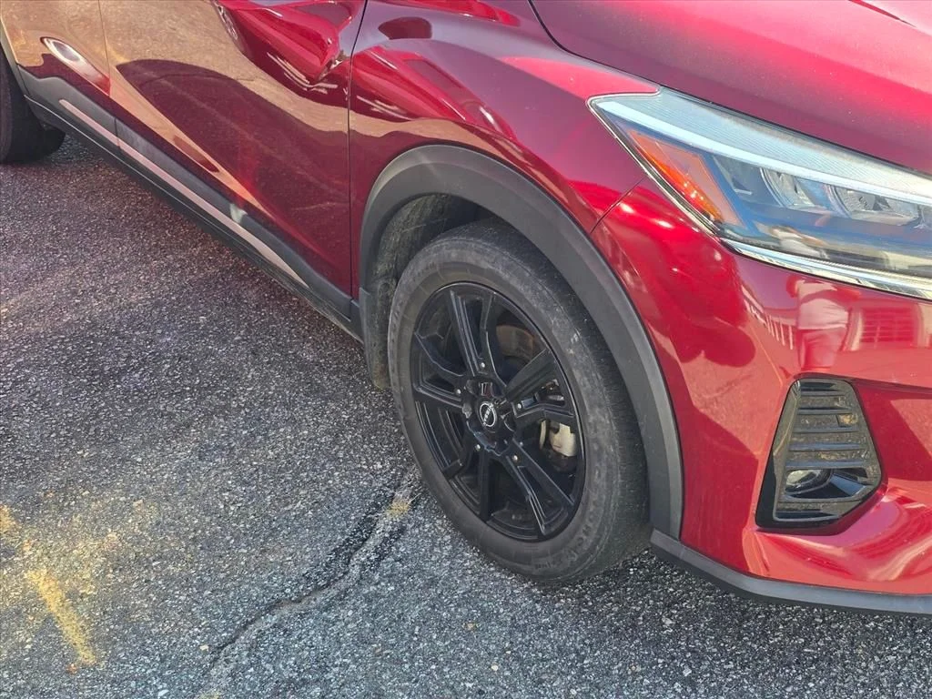 Used 2023 Red Nissan SR image 19