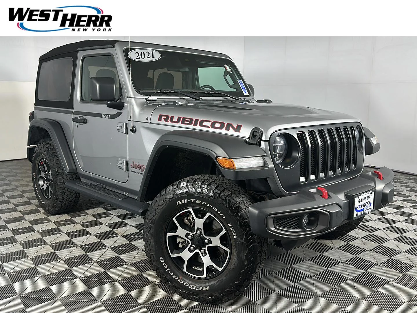 Used 2021 Billet Silver Metallic Clearcoat Jeep Rubicon image 1