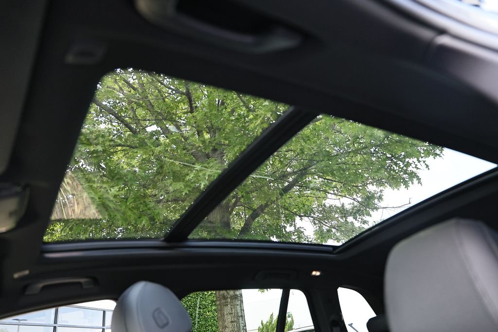 New 2026 Black Sapphire Metallic BMW xDrive50e image 23
