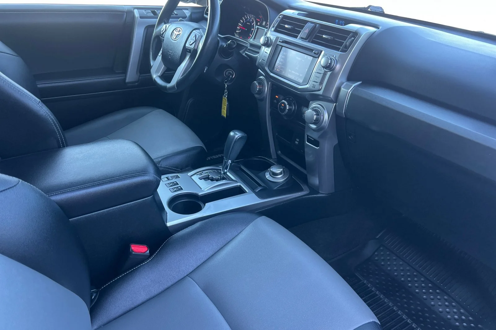 Used 2018 Super White Toyota SR5 Premium image 16