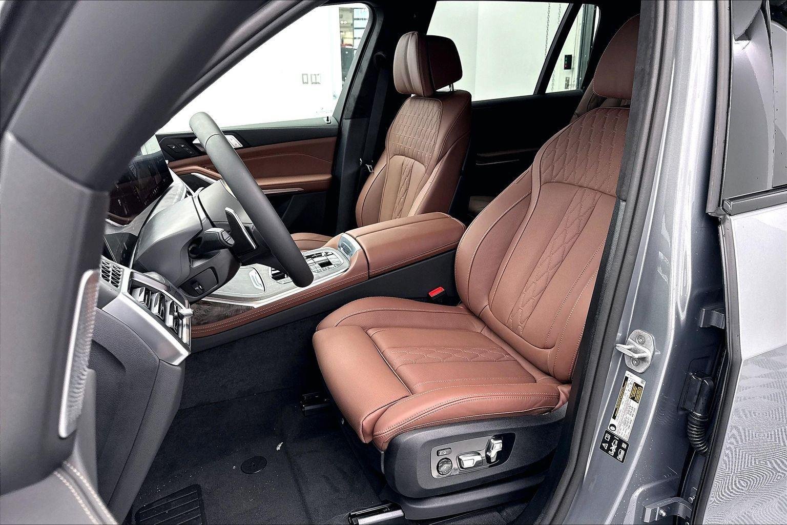 New 2027 Skyscraper Grey Metallic BMW M60i image 27