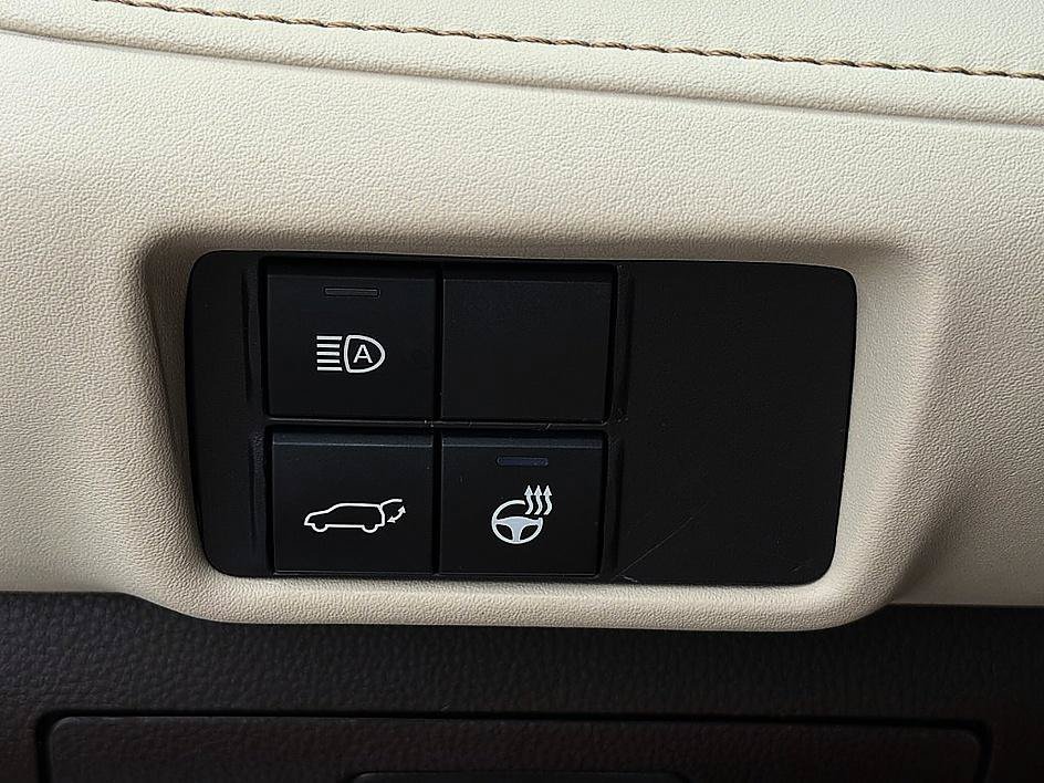 Used 2022 Pearl Toyota Limited image 22